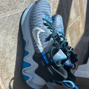 Giannis Antetokounmpo basketball shoes size 5.5